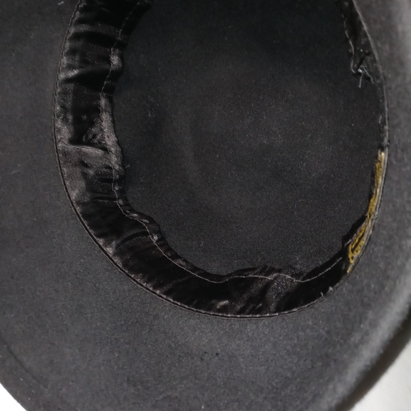 European Design Collanan Cloche Hat with Silk Trim and Roses - Picture 8 of 9